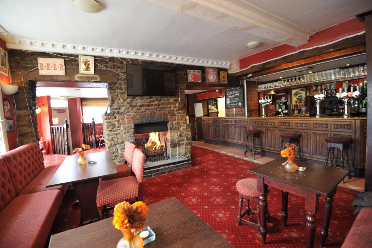 Crown Hotel Brackley Buitenkant foto