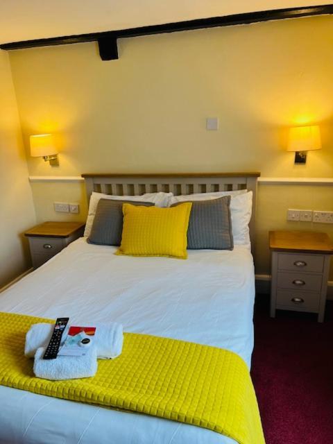 Crown Hotel Brackley Buitenkant foto