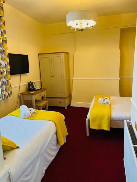 Crown Hotel Brackley Buitenkant foto