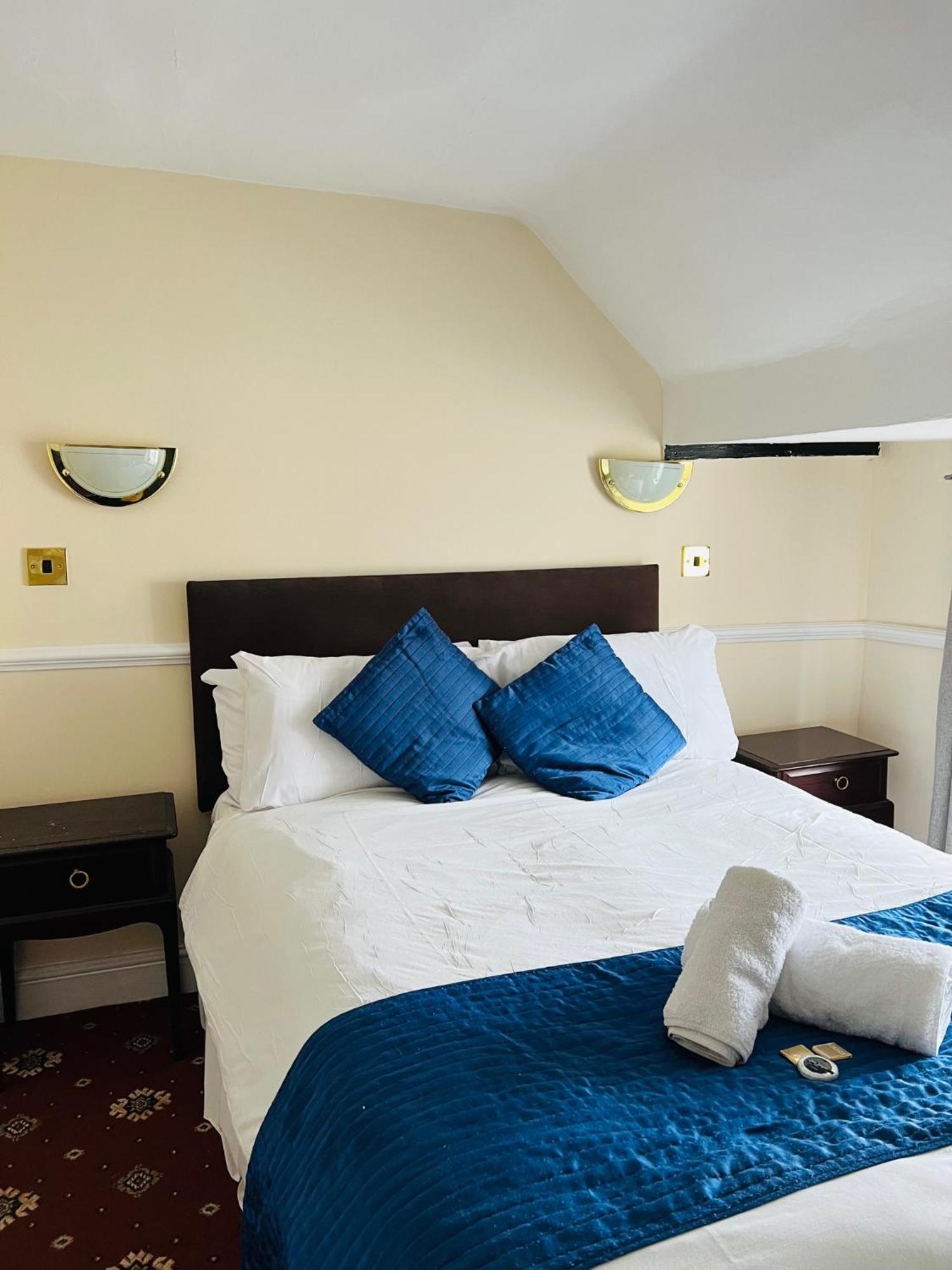 Crown Hotel Brackley Buitenkant foto