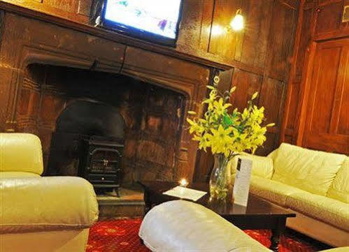 Crown Hotel Brackley Buitenkant foto